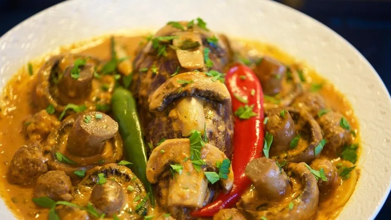 Caroline cuisine pour ses hôtes des plats maisons avec des produits frais du terroir